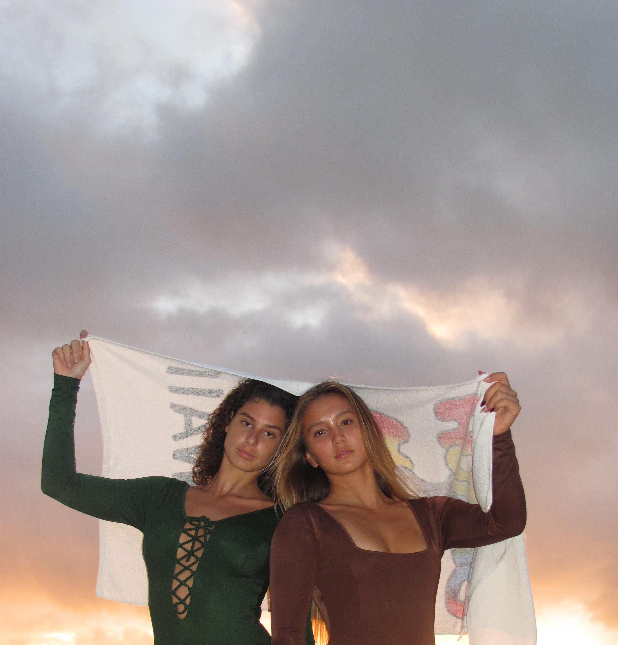 girls under towel