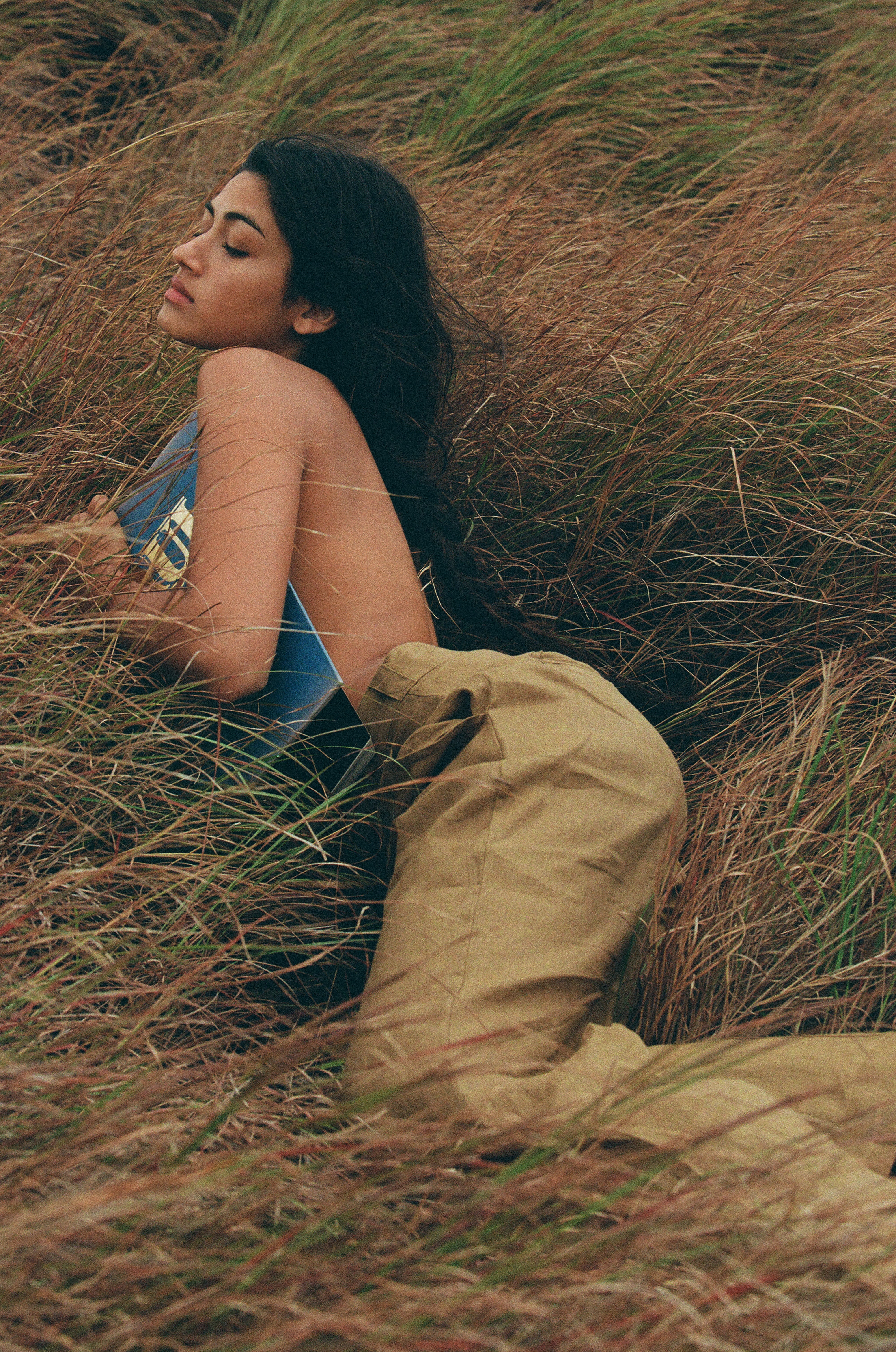 girl in grass in linen pants